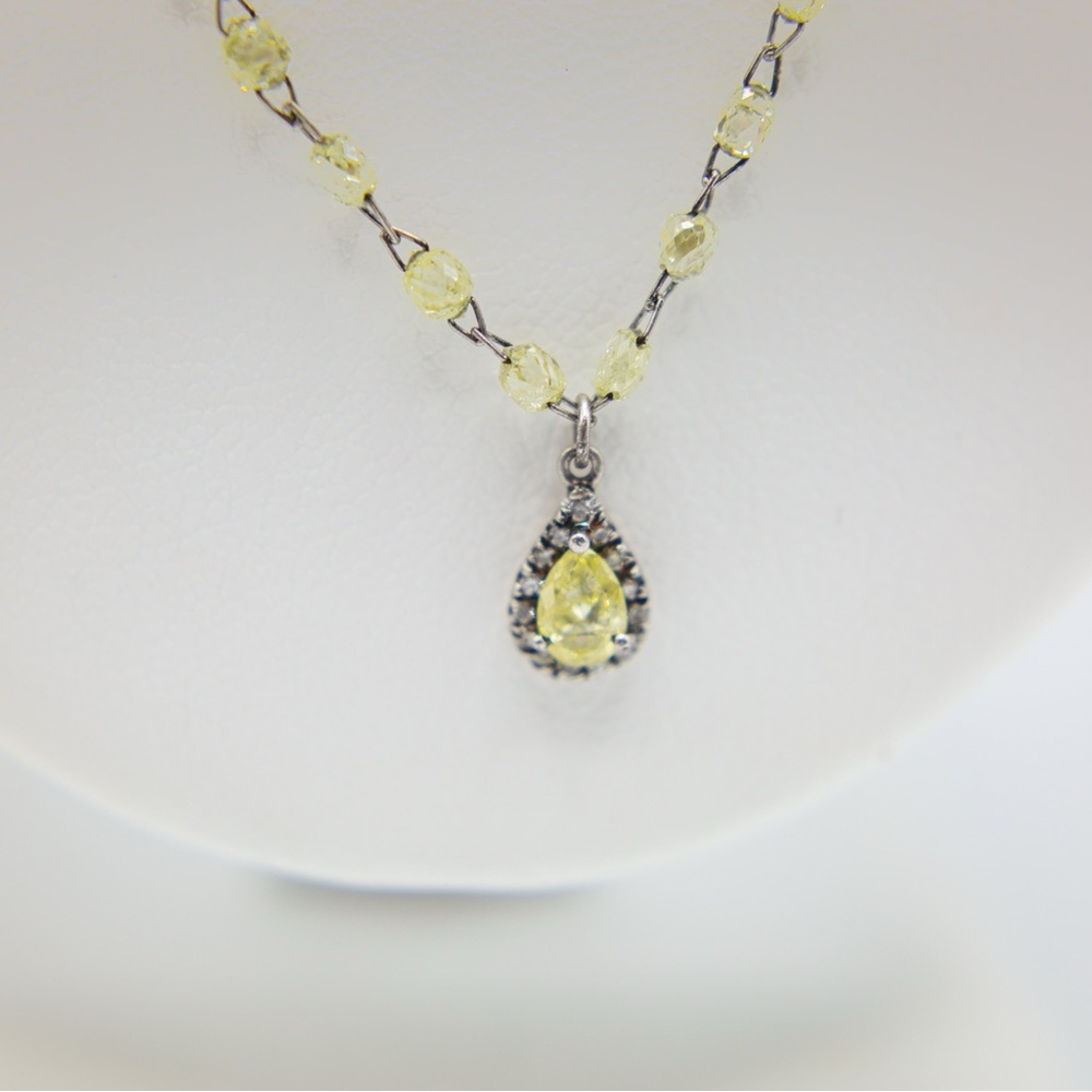 Diamond briolettes necklace in platinum
